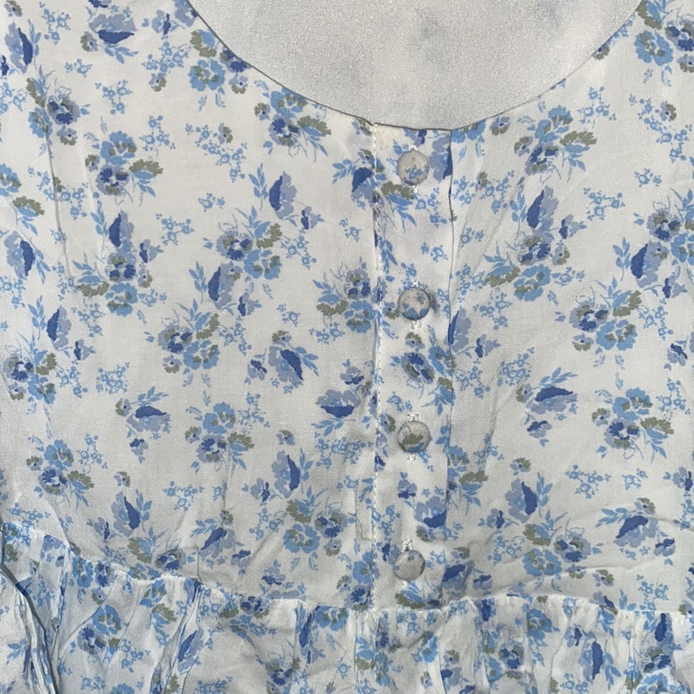 WAYF Blue Floral Cropped Ruffle Bottom Tank - Picture 4 of 9